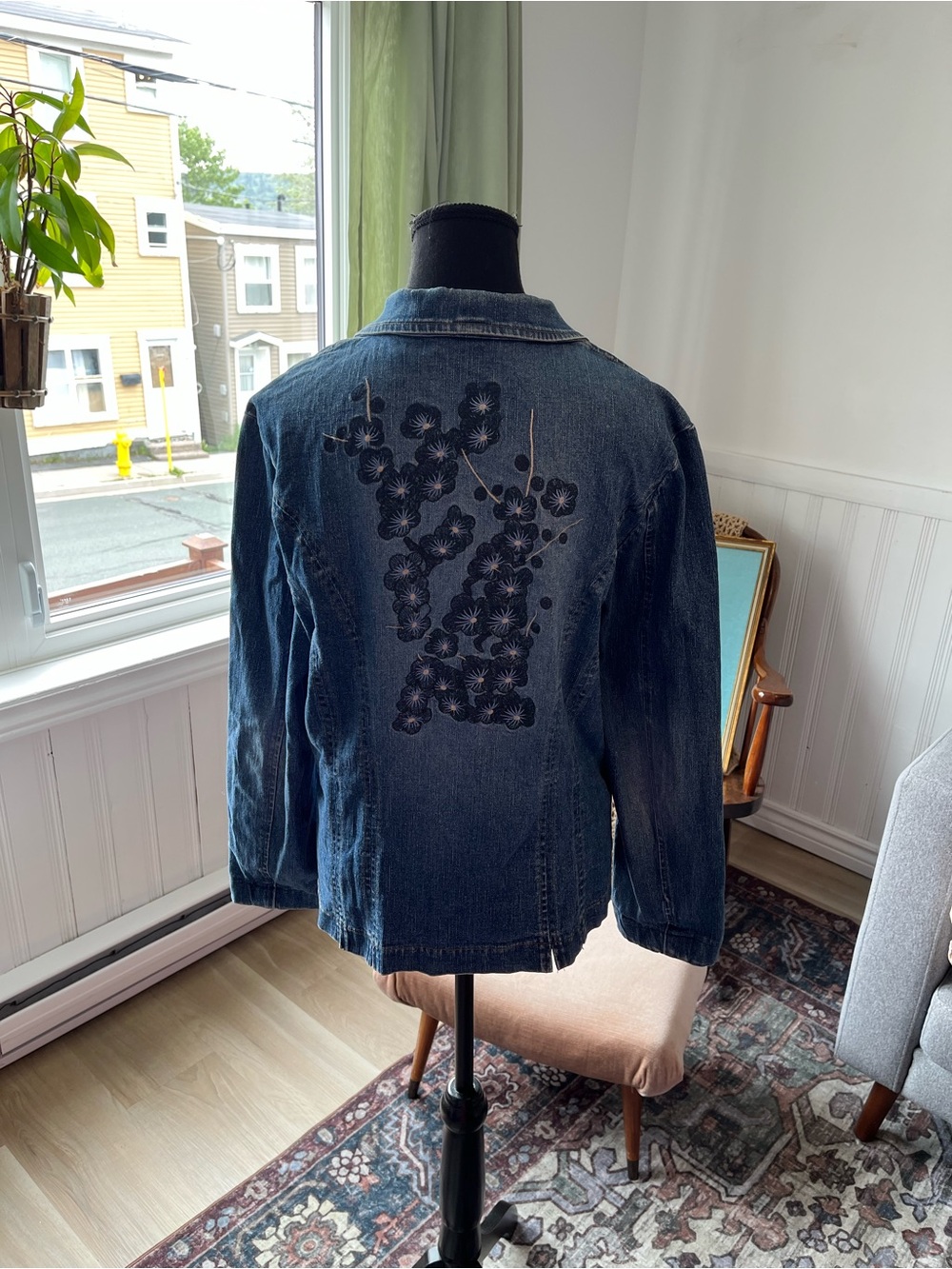 Women’s Y2K Jean Denim Jacket with Floral Applique - Dark Blue M